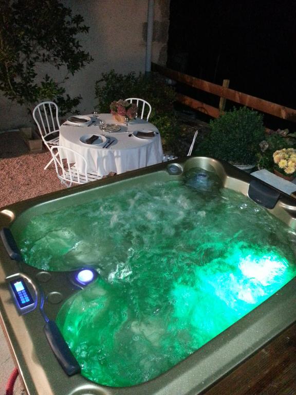 Relais St Jacques - Roanne Bed & Breakfast Saint-Haon-le-Châtel Eksteriør bilde